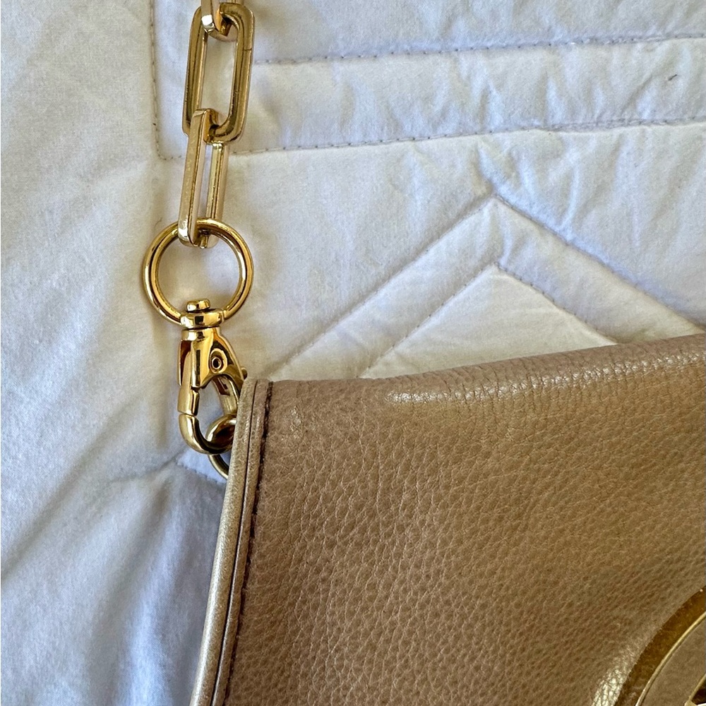 Tory Burch Beige Crossbody Bag with Gold Accents - Picture 4 of 10